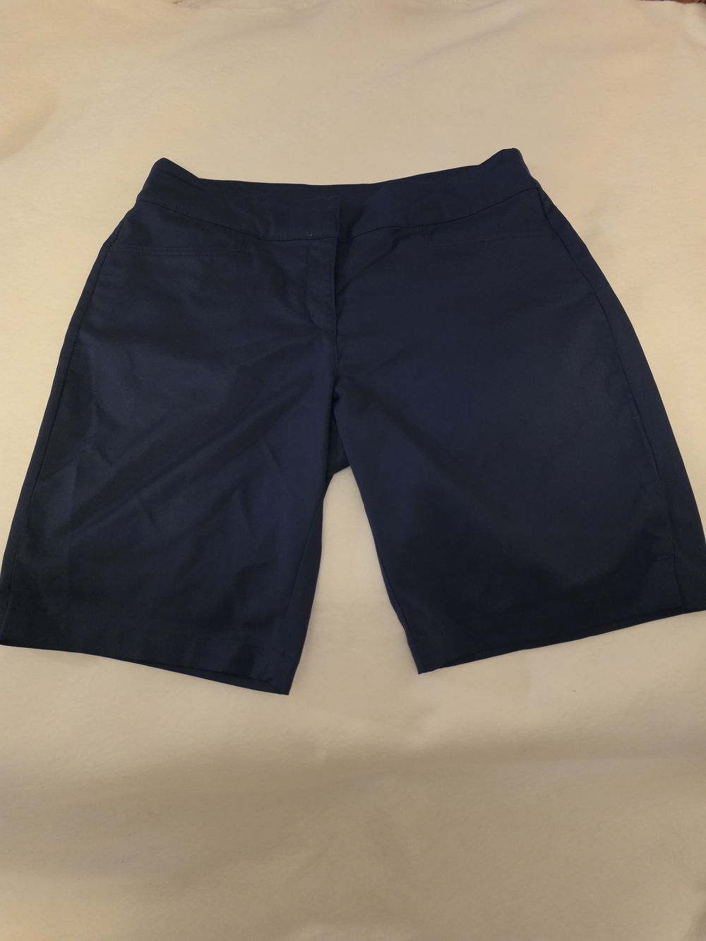 PGA TOUR Women's Golf Bermuda Shorts Size 6 Like New